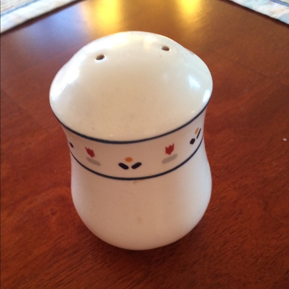 4/$15 One Salt/pepper shaker